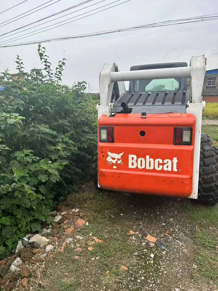 BOBCAT S300 - Мини-погрузчик с бортовым поворотом: фото 5 BOBCAT S300 - Мини-погрузчик с бортовым поворотом: фото 5