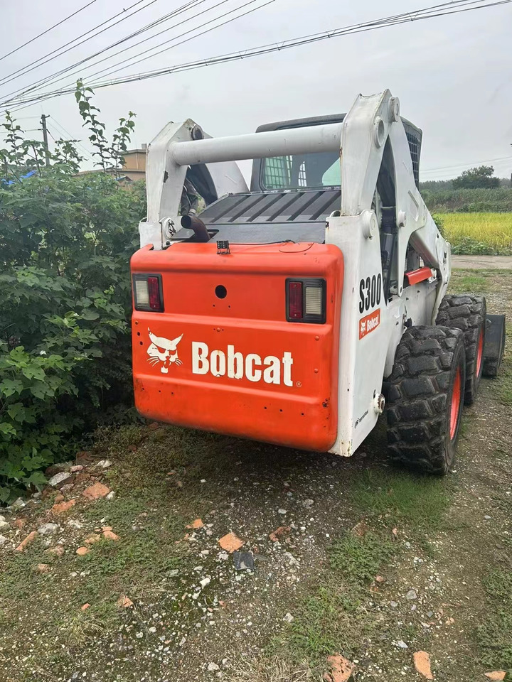 BOBCAT S300 - Мини-погрузчик с бортовым поворотом: фото 4 BOBCAT S300 - Мини-погрузчик с бортовым поворотом: фото 4
