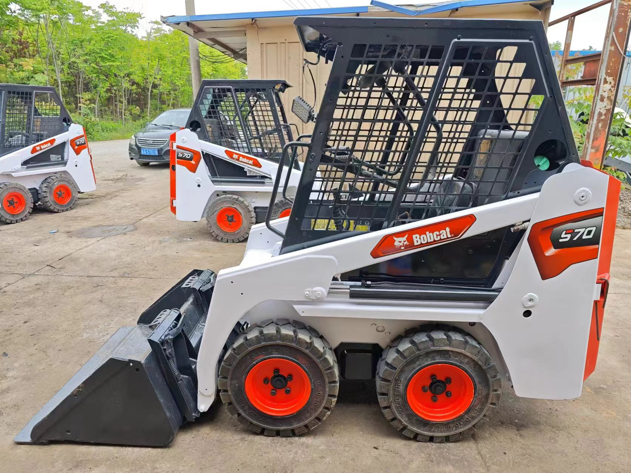BOBCAT S70 - Мини-погрузчик с бортовым поворотом: фото 1 BOBCAT S70 - Мини-погрузчик с бортовым поворотом: фото 1