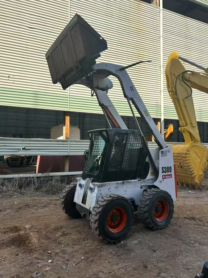 BOBCAT s300 - Мини-погрузчик с бортовым поворотом: фото 5 BOBCAT s300 - Мини-погрузчик с бортовым поворотом: фото 5