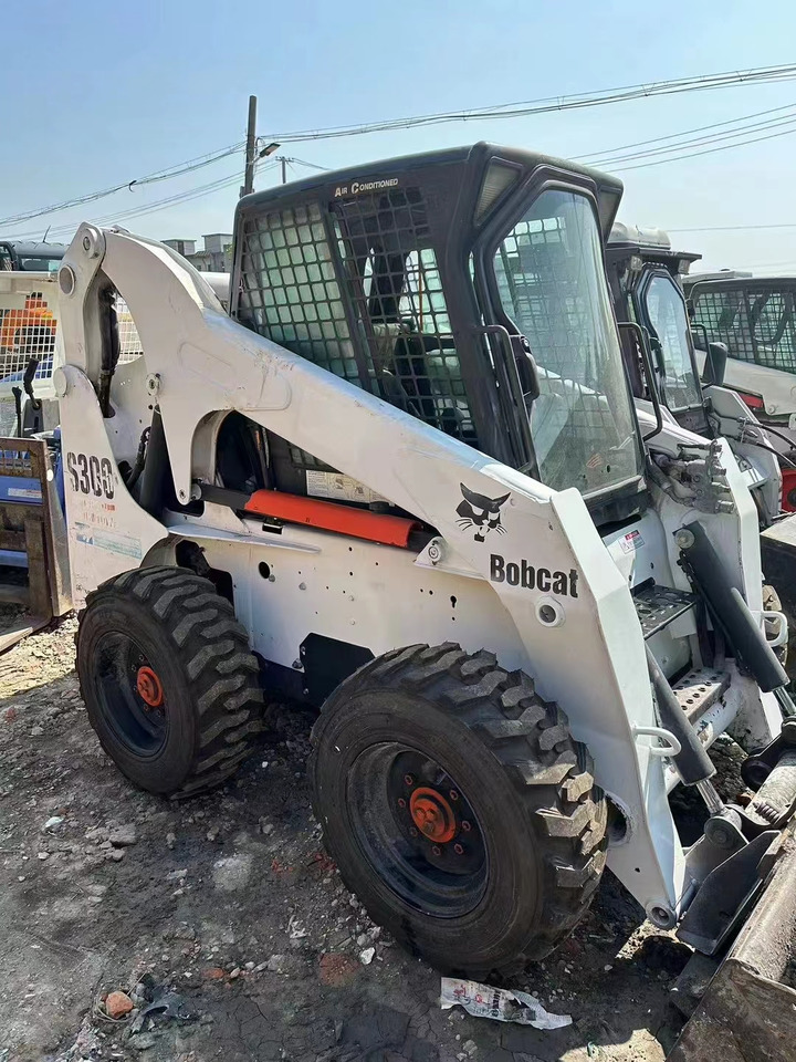 BOBCAT s300 - Мини-погрузчик с бортовым поворотом: фото 4 BOBCAT s300 - Мини-погрузчик с бортовым поворотом: фото 4
