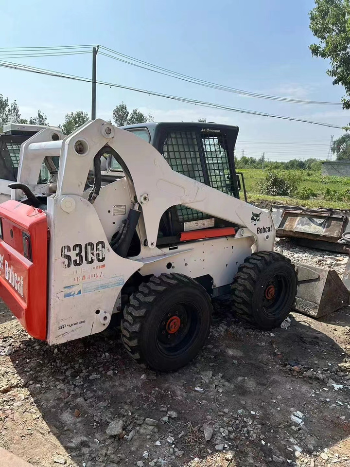BOBCAT s300 - Мини-погрузчик с бортовым поворотом: фото 2 BOBCAT s300 - Мини-погрузчик с бортовым поворотом: фото 2