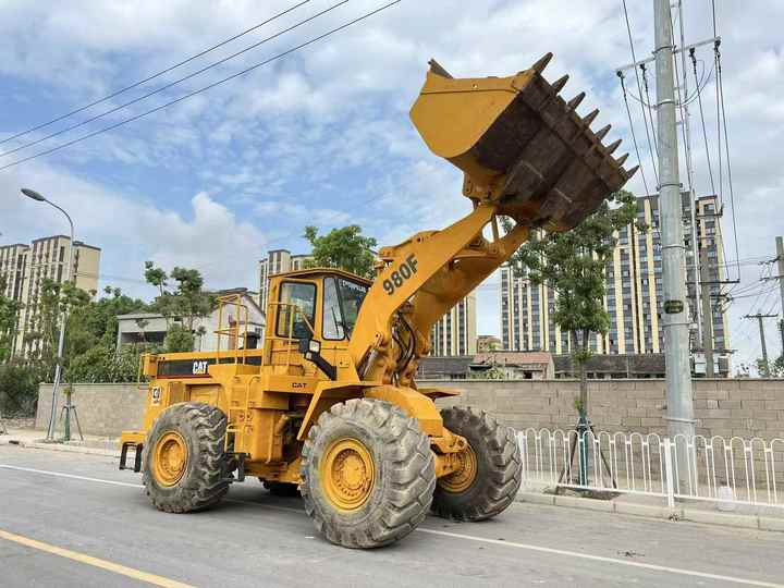 CAT 980F Refurbished Wheel Loader Well Maintained Affordable Price - Колёсный погрузчик: фото 2 CAT 980F Refurbished Wheel Loader Well Maintained Affordable Price - Колёсный погрузчик: фото 2