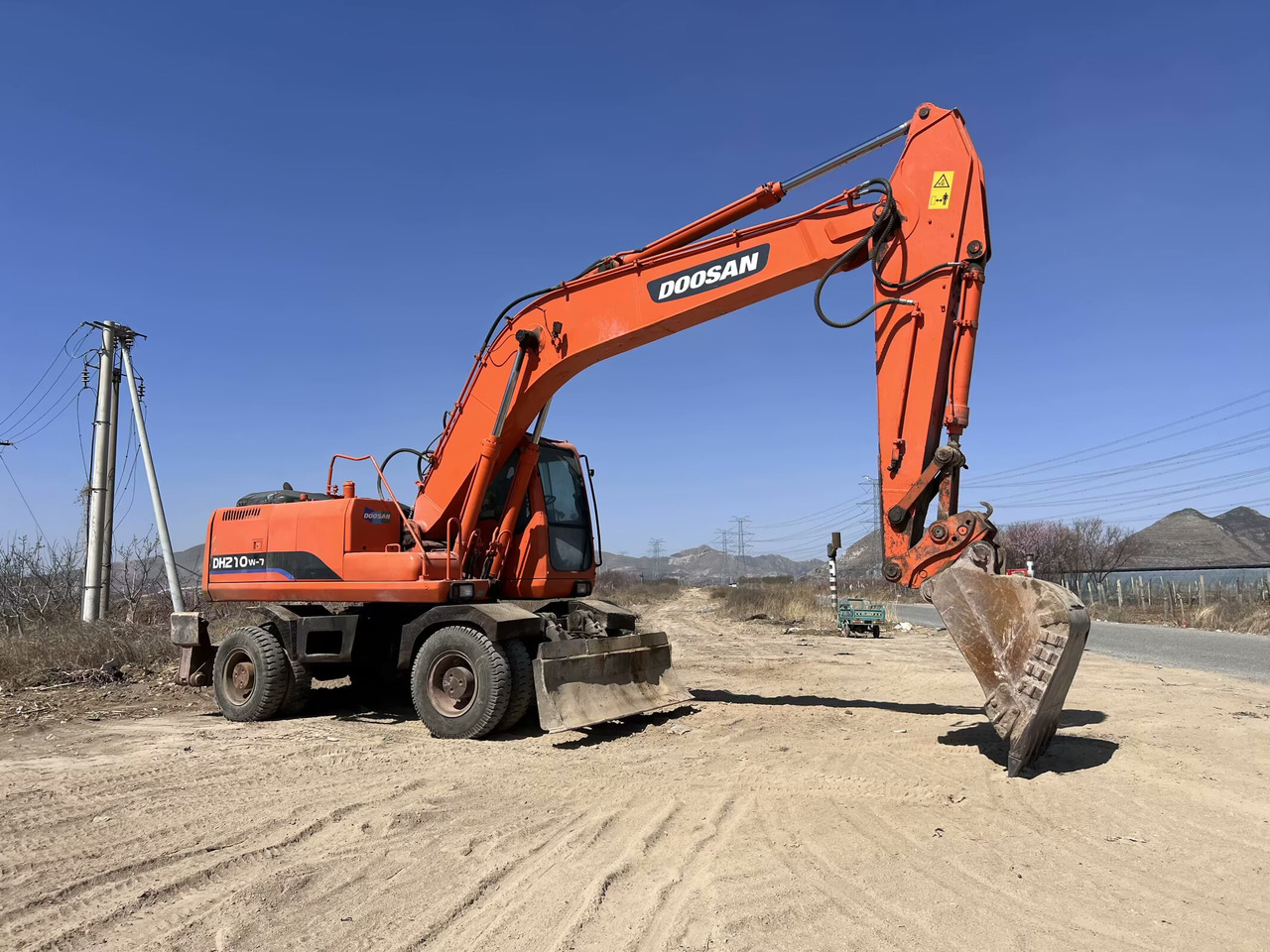 DOOSAN 210w - Колёсный экскаватор: фото 2 DOOSAN 210w - Колёсный экскаватор: фото 2