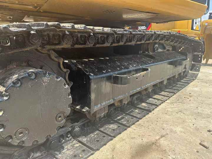 Гусеничный экскаватор Low Working Time CAT 312D2 Excavator Caterpillar Used 15ton Cat312D2 No Reviews yet: фото 6