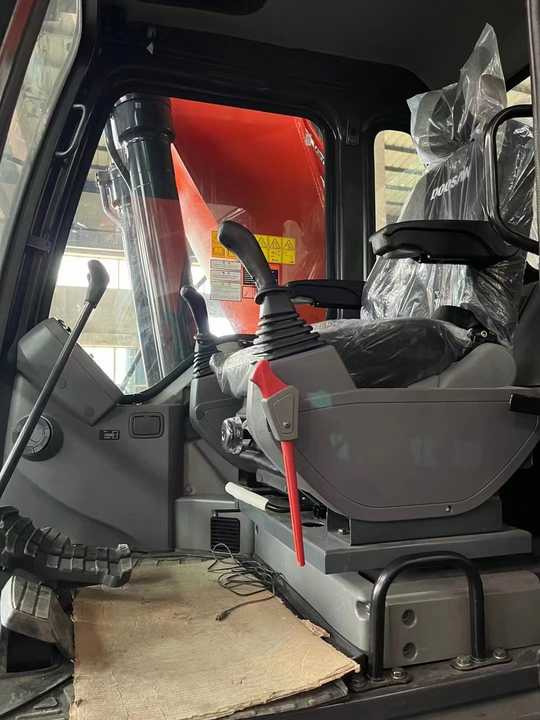Used Digger DOOSAN DX230 Construction Machinery Construction Digger Used DOOSAN DX230 Cheap Excavator - Гусеничный экскаватор: фото 4 Used Digger DOOSAN DX230 Construction Machinery Construction Digger Used DOOSAN DX230 Cheap Excavator - Гусеничный экскаватор: фото 4
