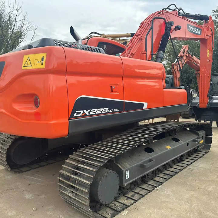 Used Excavator Doosan DX225LC-9 Excavators Mini Equipment Earth Moving Machinery Doosan Digger Excavator for Sale - Экскаватор: фото 1 Used Excavator Doosan DX225LC-9 Excavators Mini Equipment Earth Moving Machinery Doosan Digger Excavator for Sale - Экскаватор: фото 1