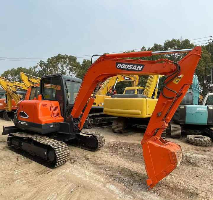 Used Excavator Doosan DX60-9 Excavators Mini Equipment Earth Moving Machinery Doosan Digger Excavator for Sale - Экскаватор: фото 3 Used Excavator Doosan DX60-9 Excavators Mini Equipment Earth Moving Machinery Doosan Digger Excavator for Sale - Экскаватор: фото 3