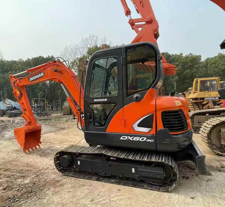 Used Excavator Doosan DX60-9 Excavators Mini Equipment Earth Moving Machinery Doosan Digger Excavator for Sale - Экскаватор: фото 1 Used Excavator Doosan DX60-9 Excavators Mini Equipment Earth Moving Machinery Doosan Digger Excavator for Sale - Экскаватор: фото 1