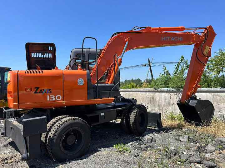 Used Wheel Excavator Hitachi ZX 130W Made in Japan 13ton Hitachi Zx130w Wheel Excavator Price Used Hitachi Zx130 Excavator SALE - Экскаватор: фото 4 Used Wheel Excavator Hitachi ZX 130W Made in Japan 13ton Hitachi Zx130w Wheel Excavator Price Used Hitachi Zx130 Excavator SALE - Экскаватор: фото 4