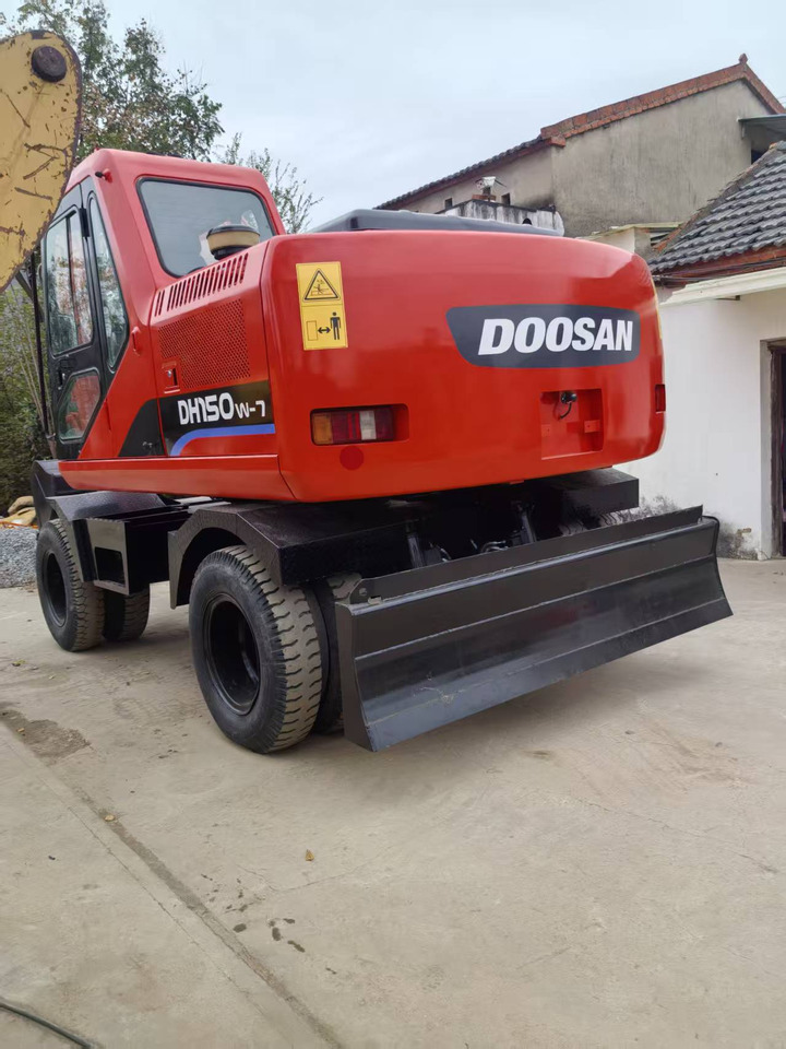 Doosan Used DH150W-7 wheeled excavator for sale at a low price. - Колёсный экскаватор: фото 2 Doosan Used DH150W-7 wheeled excavator for sale at a low price. - Колёсный экскаватор: фото 2