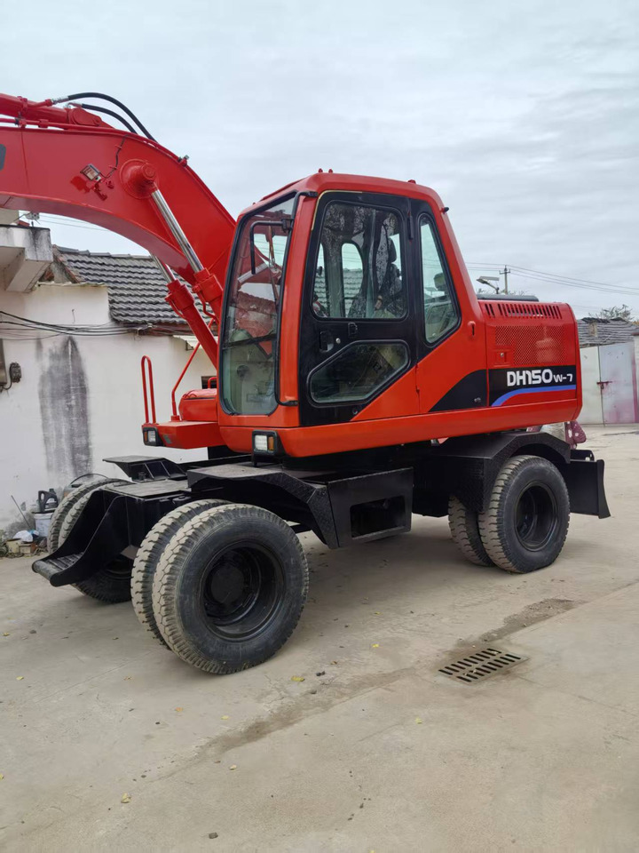 Doosan Used DH150W-7 wheeled excavator for sale at a low price. - Колёсный экскаватор: фото 1 Doosan Used DH150W-7 wheeled excavator for sale at a low price. - Колёсный экскаватор: фото 1