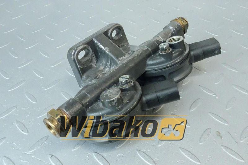Fuel filter bracket Iveco 98409998 - Топливный фильтр для Строительной техники: фото 1 Fuel filter bracket Iveco 98409998 - Топливный фильтр для Строительной техники: фото 1