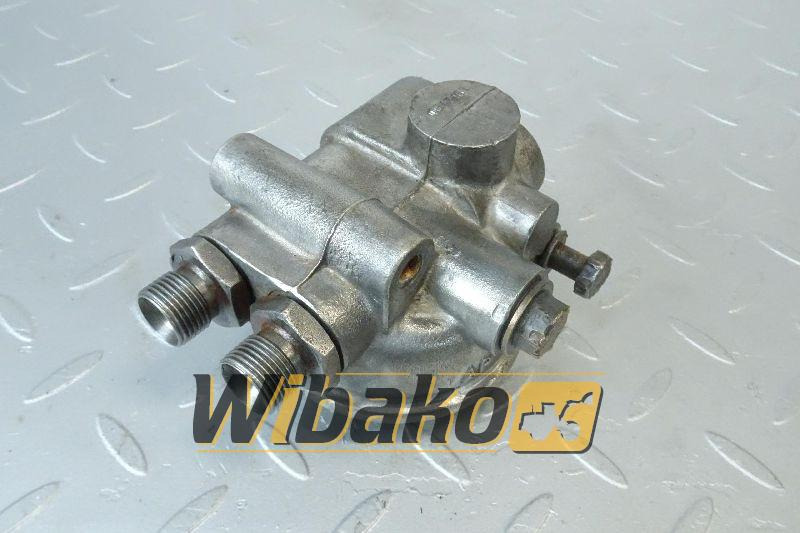 Fuel filter bracket for engine Perkins 2006 - Топливный фильтр для Строительной техники: фото 1 Fuel filter bracket for engine Perkins 2006 - Топливный фильтр для Строительной техники: фото 1