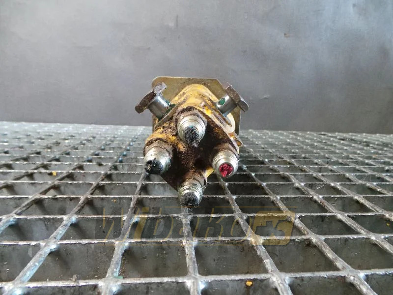 Komatsu PC240-5 - Гидравлический клапан для Строительной техники: фото 1 Komatsu PC240-5 - Гидравлический клапан для Строительной техники: фото 1