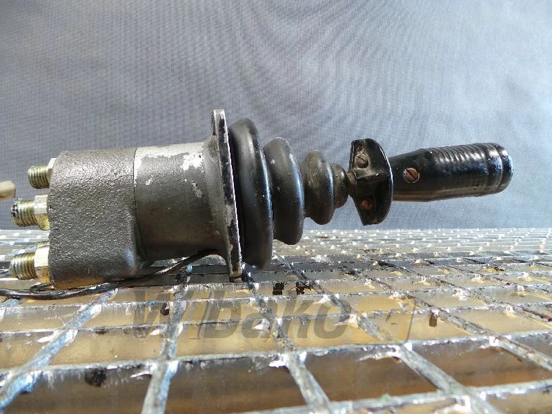 Rexroth 4TH6V52.14/105S205 - Гидравлический клапан для Строительной техники: фото 1 Rexroth 4TH6V52.14/105S205 - Гидравлический клапан для Строительной техники: фото 1