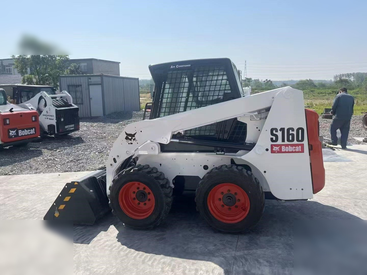 BOBCAT S160 - Мини-погрузчик с бортовым поворотом: фото 3 BOBCAT S160 - Мини-погрузчик с бортовым поворотом: фото 3