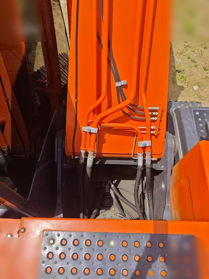 HITACHI ZX240 - Гусеничный экскаватор: фото 5 HITACHI ZX240 - Гусеничный экскаватор: фото 5