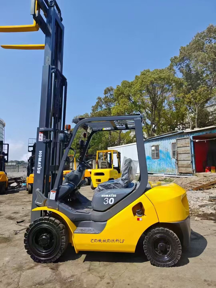 KOMATSU 3-ton - Вертикальный мачтовый подъемник: фото 1 KOMATSU 3-ton - Вертикальный мачтовый подъемник: фото 1