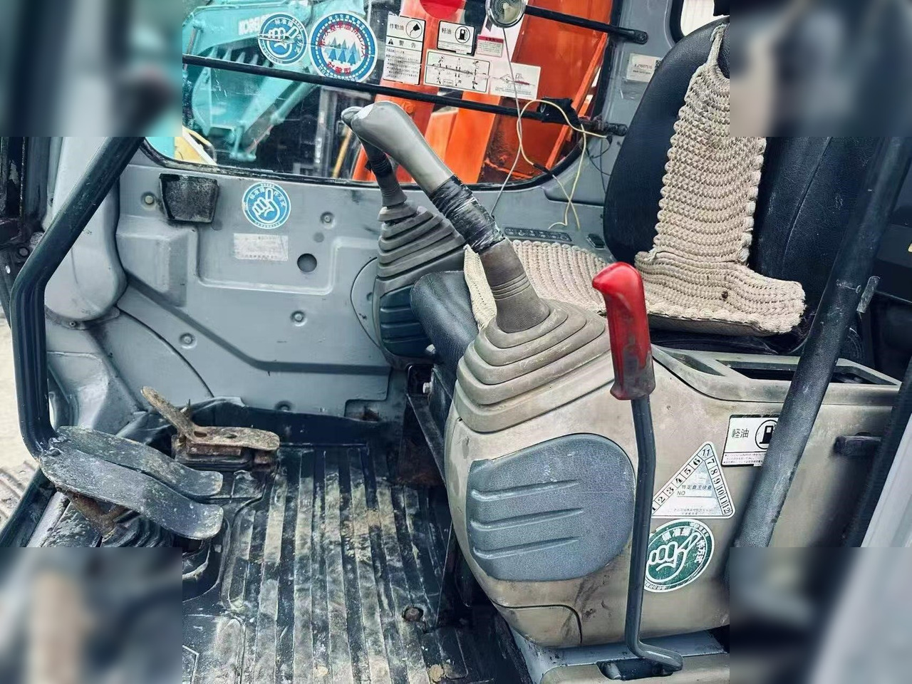 KOMATSU PC60 LC-5 - Гусеничный экскаватор: фото 4 KOMATSU PC60 LC-5 - Гусеничный экскаватор: фото 4