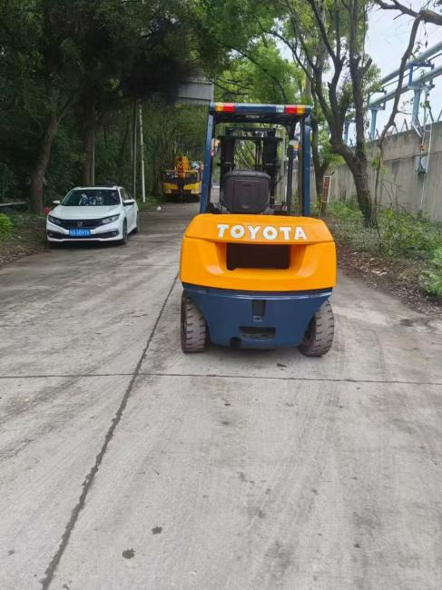 TOYATA 5-TON - Вертикальный мачтовый подъемник: фото 2 TOYATA 5-TON - Вертикальный мачтовый подъемник: фото 2