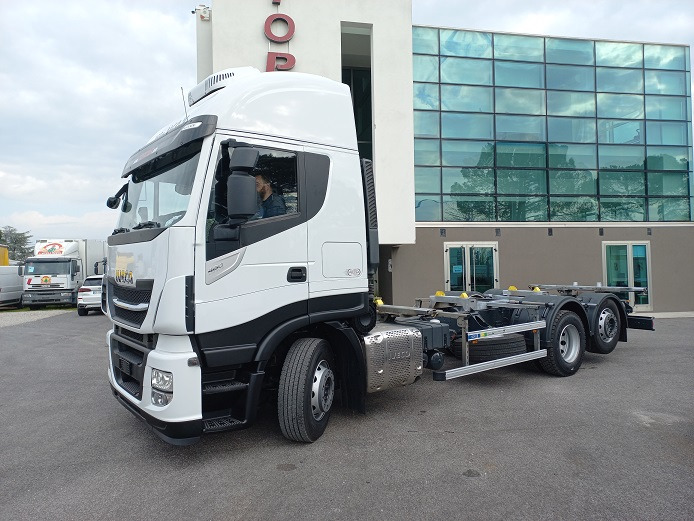 IVECO AS260S48 - Грузовик-шасси: фото 3 IVECO AS260S48 - Грузовик-шасси: фото 3
