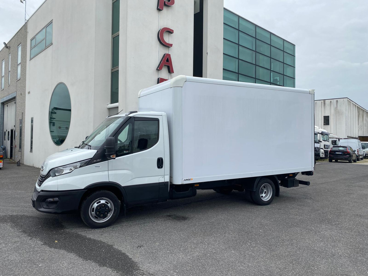 IVECO DAILY 35C16 - Малотоннажный фургон: фото 1 IVECO DAILY 35C16 - Малотоннажный фургон: фото 1