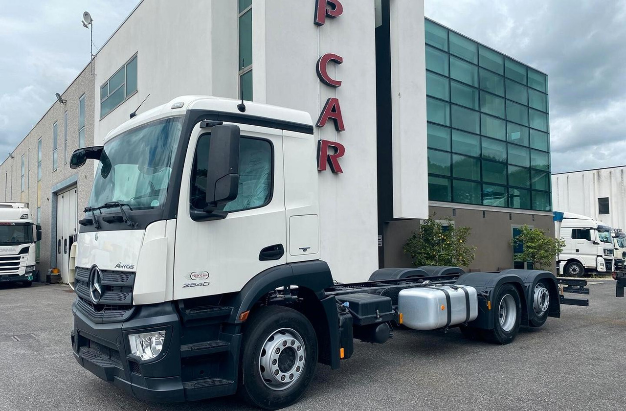 MERCEDES ANTOS 25.40 MOTRICE 3 ASSI TELAIO - Грузовик-шасси: фото 1 MERCEDES ANTOS 25.40 MOTRICE 3 ASSI TELAIO - Грузовик-шасси: фото 1