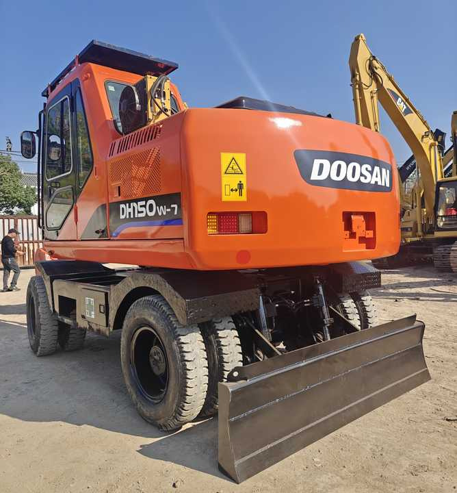 Good Condition Original Doosan DH150w-7 Wheel Excavator 15 Tons Used Doosan Dh150w-7 Excavator Used Wheel Excavator for Sale - Колёсный экскаватор: фото 4 Good Condition Original Doosan DH150w-7 Wheel Excavator 15 Tons Used Doosan Dh150w-7 Excavator Used Wheel Excavator for Sale - Колёсный экскаватор: фото 4