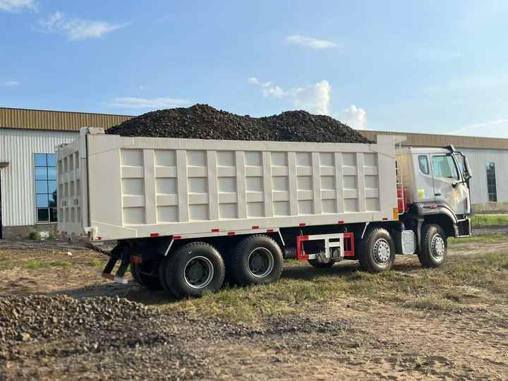 Good Performance Howo Brand 8*4 Dump Truck Used Howo 371 375 400 Horsepower 6*4 8*4 Wheels on Sale - Самосвал: фото 5 Good Performance Howo Brand 8*4 Dump Truck Used Howo 371 375 400 Horsepower 6*4 8*4 Wheels on Sale - Самосвал: фото 5