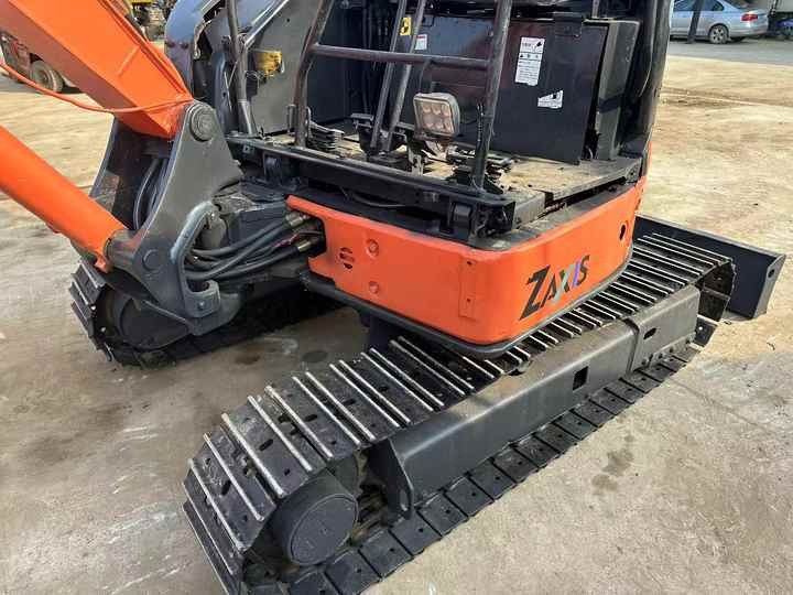 Original Japan Hitachi ZX30 Excavator Hitachi Excavator in Low Price for Hot Sale - Гусеничный экскаватор: фото 5 Original Japan Hitachi ZX30 Excavator Hitachi Excavator in Low Price for Hot Sale - Гусеничный экскаватор: фото 5