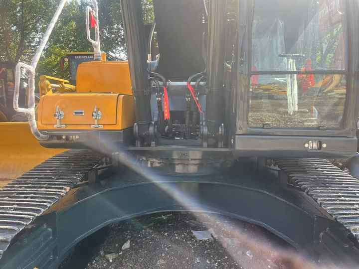 Used HYUNDAI 305LC-9T Crawler Excavator with Good Performance Hyundai30 Tons Earthmoving Machinery with Low Price On-sale - Гусеничный экскаватор: фото 5 Used HYUNDAI 305LC-9T Crawler Excavator with Good Performance Hyundai30 Tons Earthmoving Machinery with Low Price On-sale - Гусеничный экскаватор: фото 5