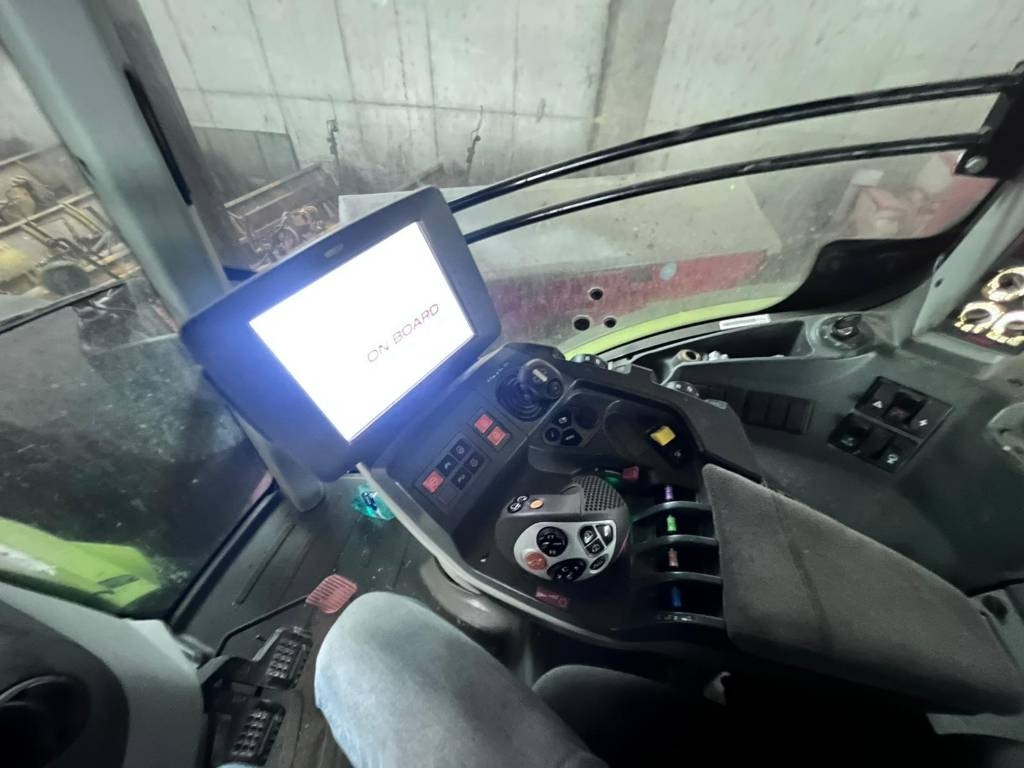 Трактор Claas Axion 950 Cmatic: фото 10