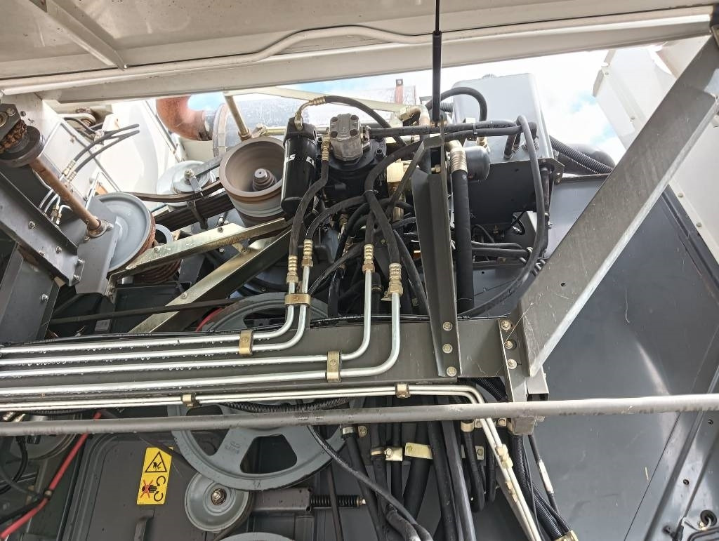 Зерноуборочный комбайн Claas Lexion 470: фото 16 Зерноуборочный комбайн Claas Lexion 470: фото 16