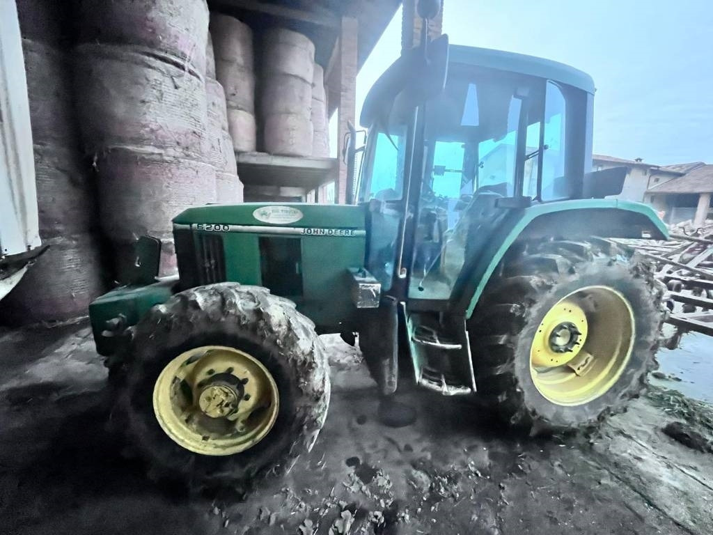 John Deere 6200 - Трактор: фото 1 John Deere 6200 - Трактор: фото 1