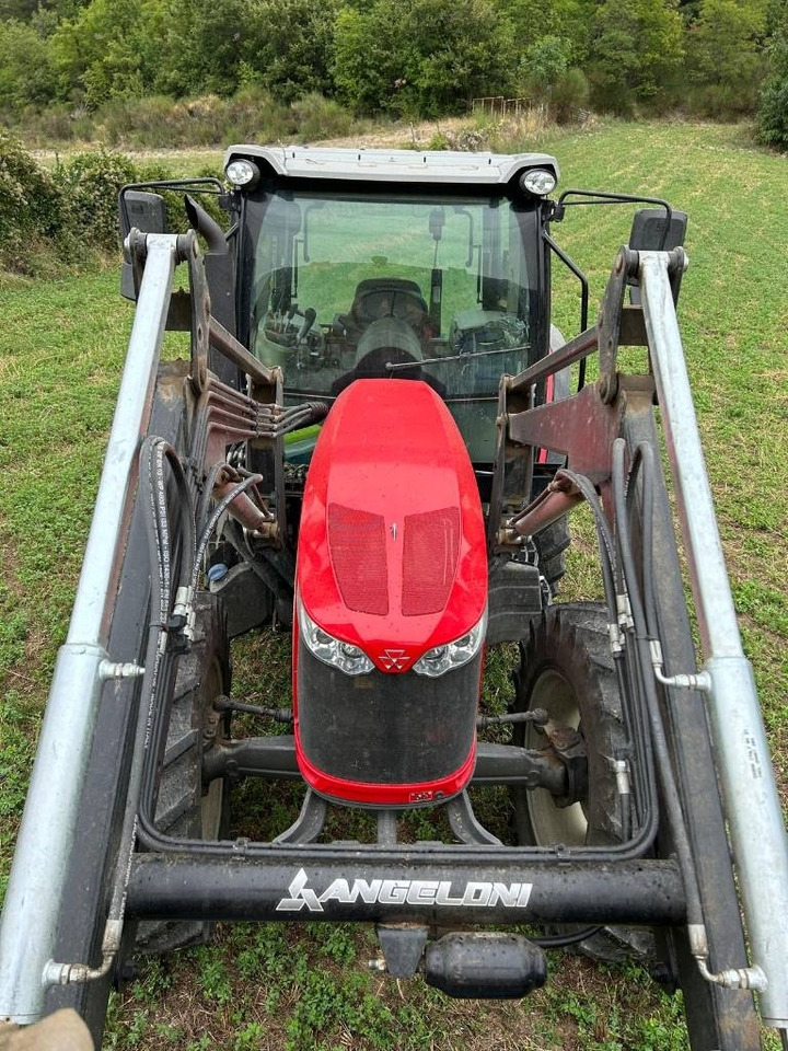 Massey Ferguson 5710 - Трактор: фото 4 Massey Ferguson 5710 - Трактор: фото 4