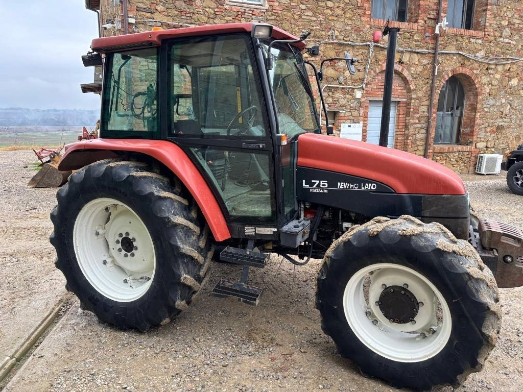 New Holland L 75 - Трактор: фото 1 New Holland L 75 - Трактор: фото 1