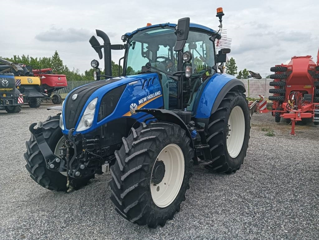 New Holland T 5.120 - Трактор: фото 3 New Holland T 5.120 - Трактор: фото 3