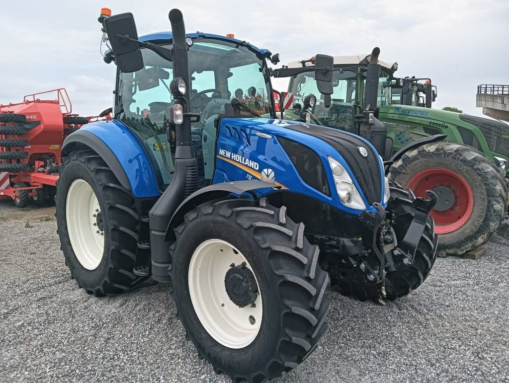 New Holland T 5.120 - Трактор: фото 1 New Holland T 5.120 - Трактор: фото 1