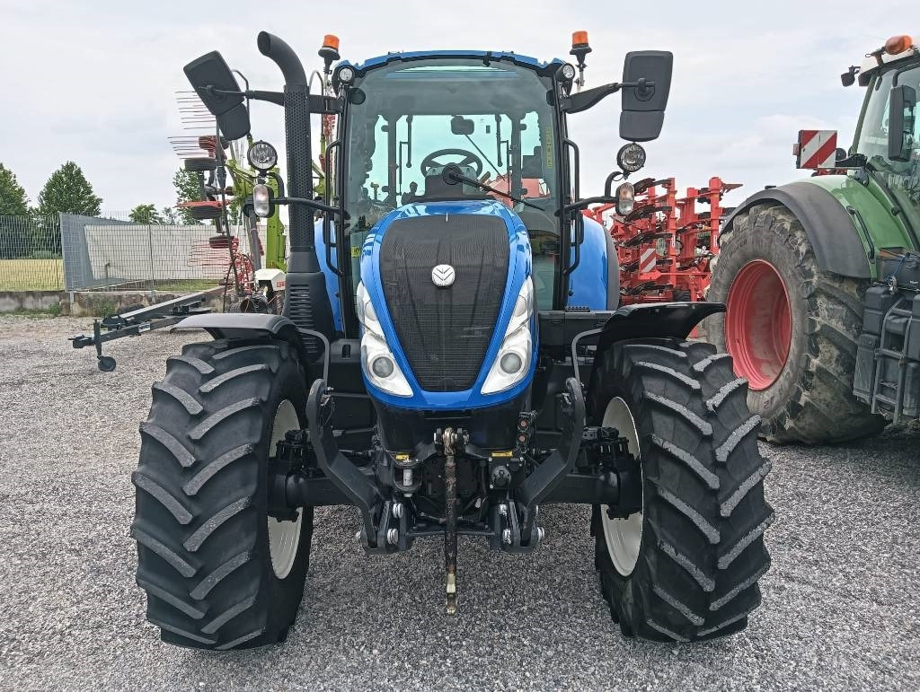 New Holland T 5.120 - Трактор: фото 2 New Holland T 5.120 - Трактор: фото 2
