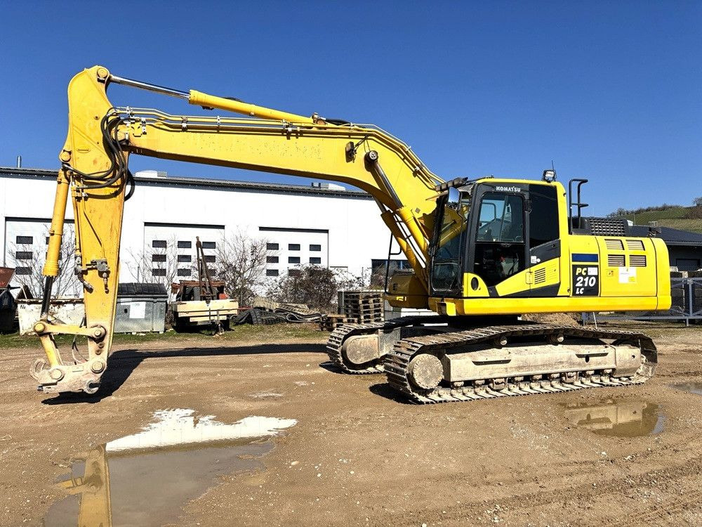 Komatsu PC210LC-11 - Гусеничный экскаватор: фото 1 Komatsu PC210LC-11 - Гусеничный экскаватор: фото 1