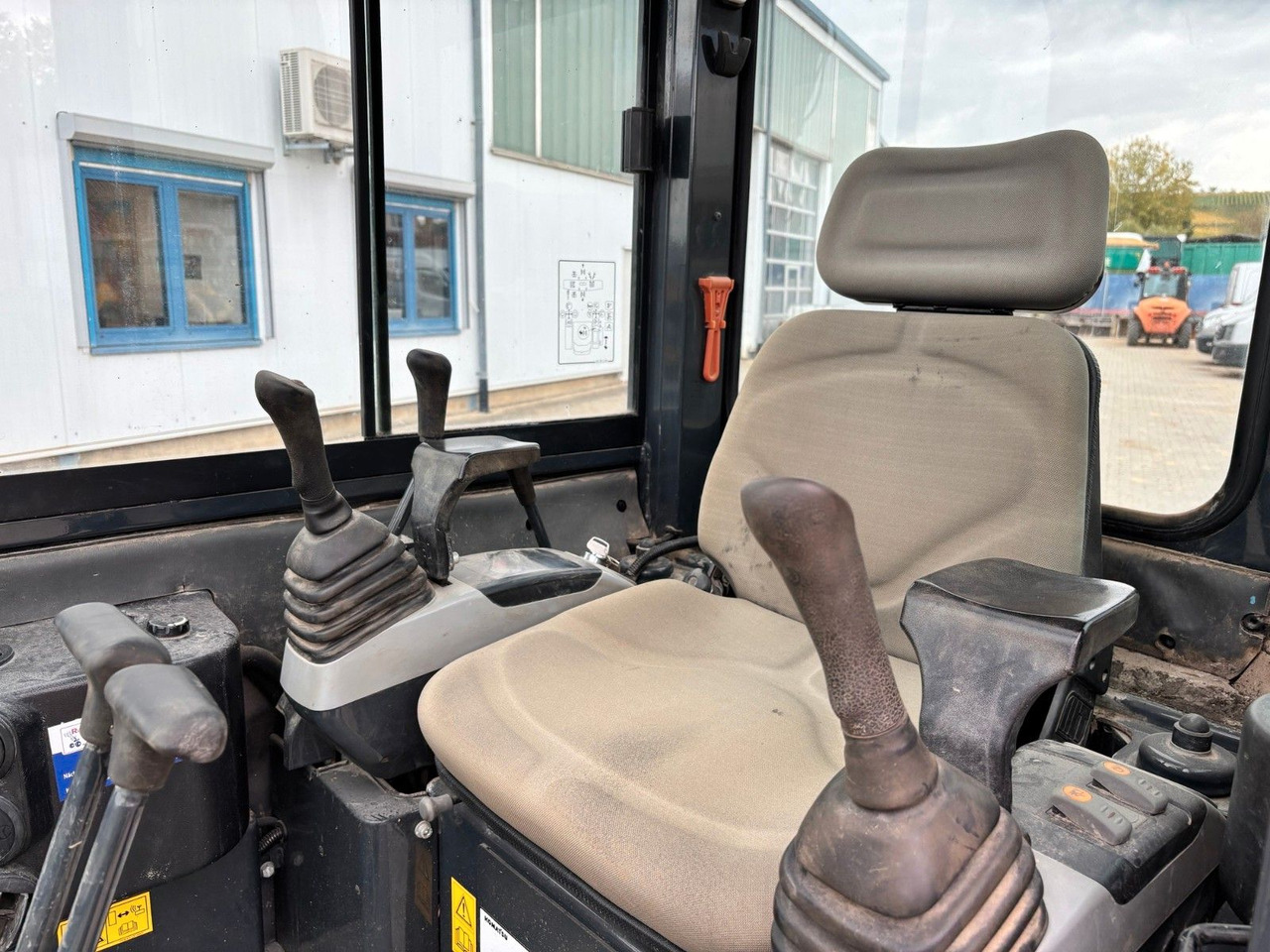 Komatsu PC26MR-3 - Мини-экскаватор: фото 4 Komatsu PC26MR-3 - Мини-экскаватор: фото 4