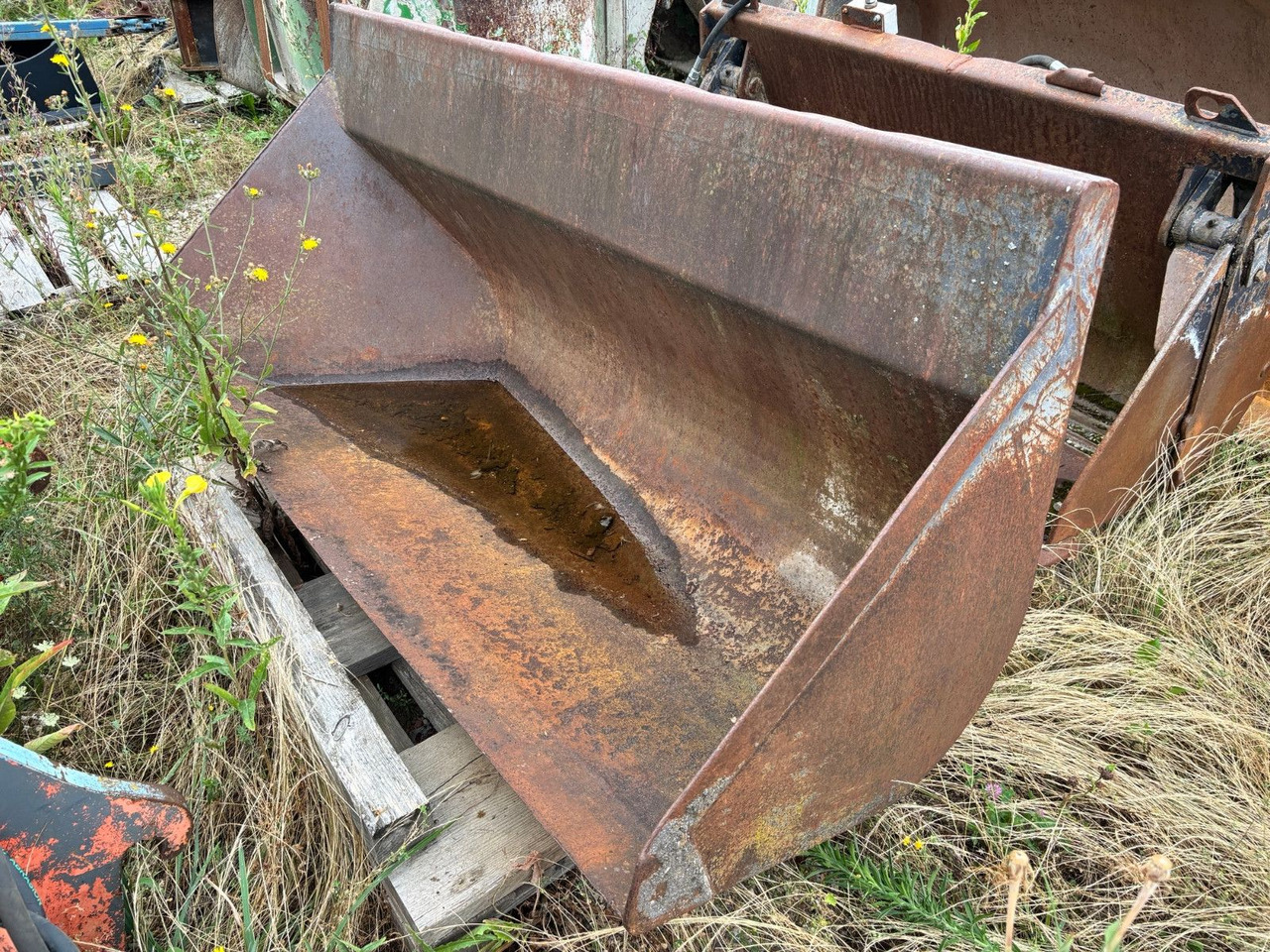 Schaeff Seitenkippschaufel - Колёсный погрузчик: фото 1 Schaeff Seitenkippschaufel - Колёсный погрузчик: фото 1