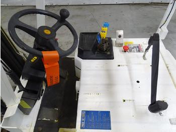 Clark - Электропогрузчик: фото 3 Clark - Электропогрузчик: фото 3