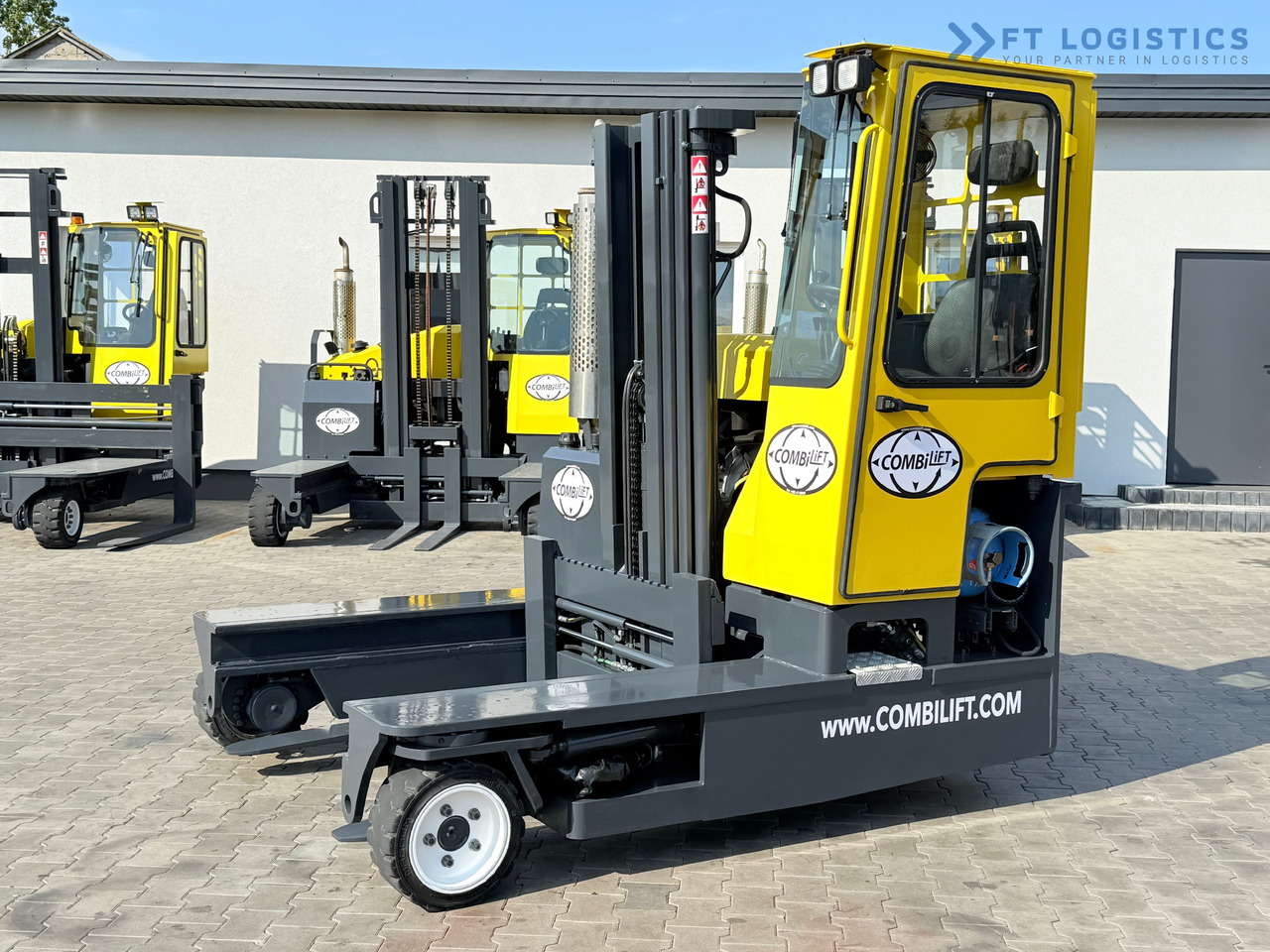 COMBILIFT C3000 / GAS / TRIPLEX - 4900MM / ONLY 1537 HOURS / FORK POSITIONER / CABIN / LIKE NEW - Четырехсторонний погрузчик: фото 2 COMBILIFT C3000 / GAS / TRIPLEX - 4900MM / ONLY 1537 HOURS / FORK POSITIONER / CABIN / LIKE NEW - Четырехсторонний погрузчик: фото 2