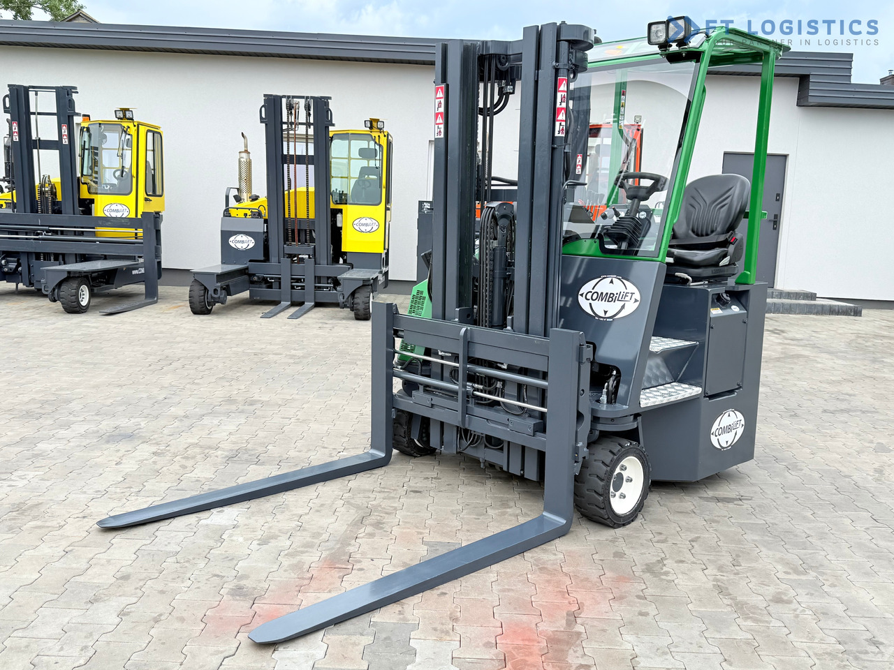 COMBILIFT CB3000 / DIESEL / TRIPLEX 4900MM / FREE LIFT / SIDESHIFT / FORK POSITIONER / 1500MM FORKS / LIKE NEW - Четырехсторонний погрузчик: фото 3 COMBILIFT CB3000 / DIESEL / TRIPLEX 4900MM / FREE LIFT / SIDESHIFT / FORK POSITIONER / 1500MM FORKS / LIKE NEW - Четырехсторонний погрузчик: фото 3