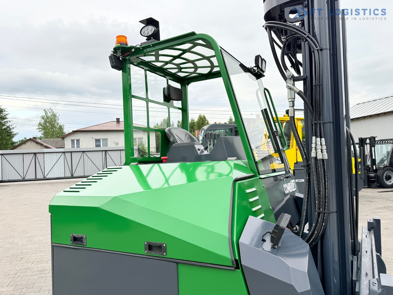 COMBILIFT Combilift CBE4000 / TRIPLEX 5200MM / ELECTRIC / FREE LIFT / FORK POSITIONER / SIDESHIFT / LIKE NEW - Четырехсторонний погрузчик: фото 4 COMBILIFT Combilift CBE4000 / TRIPLEX 5200MM / ELECTRIC / FREE LIFT / FORK POSITIONER / SIDESHIFT / LIKE NEW - Четырехсторонний погрузчик: фото 4