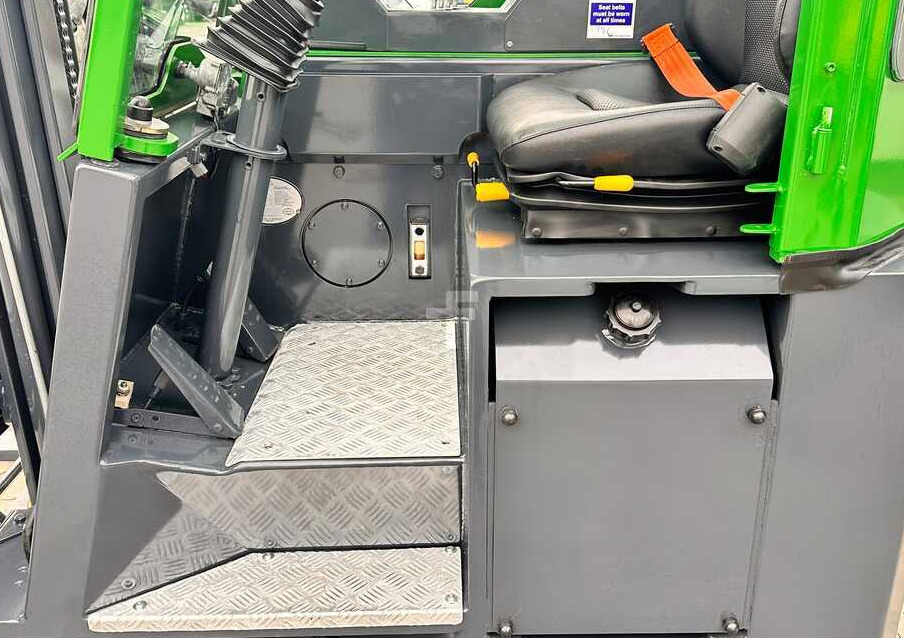 Combilift C2500CB / TRIPLEX / DIESEL / 4900MM / FREE LIFT / POSITIONER 1720MM / LIKE NEW - Четырехсторонний погрузчик: фото 3 Combilift C2500CB / TRIPLEX / DIESEL / 4900MM / FREE LIFT / POSITIONER 1720MM / LIKE NEW - Четырехсторонний погрузчик: фото 3