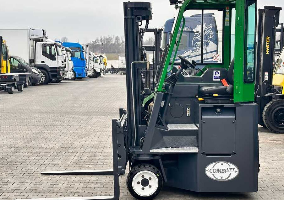 Combilift C2500CB / TRIPLEX / DIESEL / 4900MM / FREE LIFT / POSITIONER 1720MM / LIKE NEW - Четырехсторонний погрузчик: фото 3 Combilift C2500CB / TRIPLEX / DIESEL / 4900MM / FREE LIFT / POSITIONER 1720MM / LIKE NEW - Четырехсторонний погрузчик: фото 3