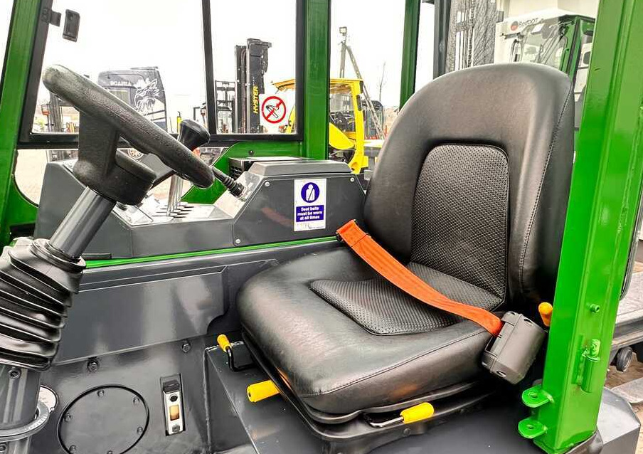 Combilift C2500CB / TRIPLEX / DIESEL / 4900MM / FREE LIFT / POSITIONER 1720MM / LIKE NEW - Четырехсторонний погрузчик: фото 5 Combilift C2500CB / TRIPLEX / DIESEL / 4900MM / FREE LIFT / POSITIONER 1720MM / LIKE NEW - Четырехсторонний погрузчик: фото 5